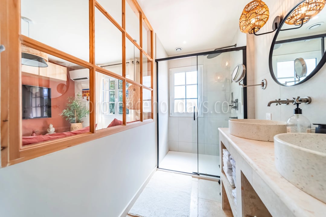 12 - Villa with outbuildings in Mouriès: Villa: Bathroom