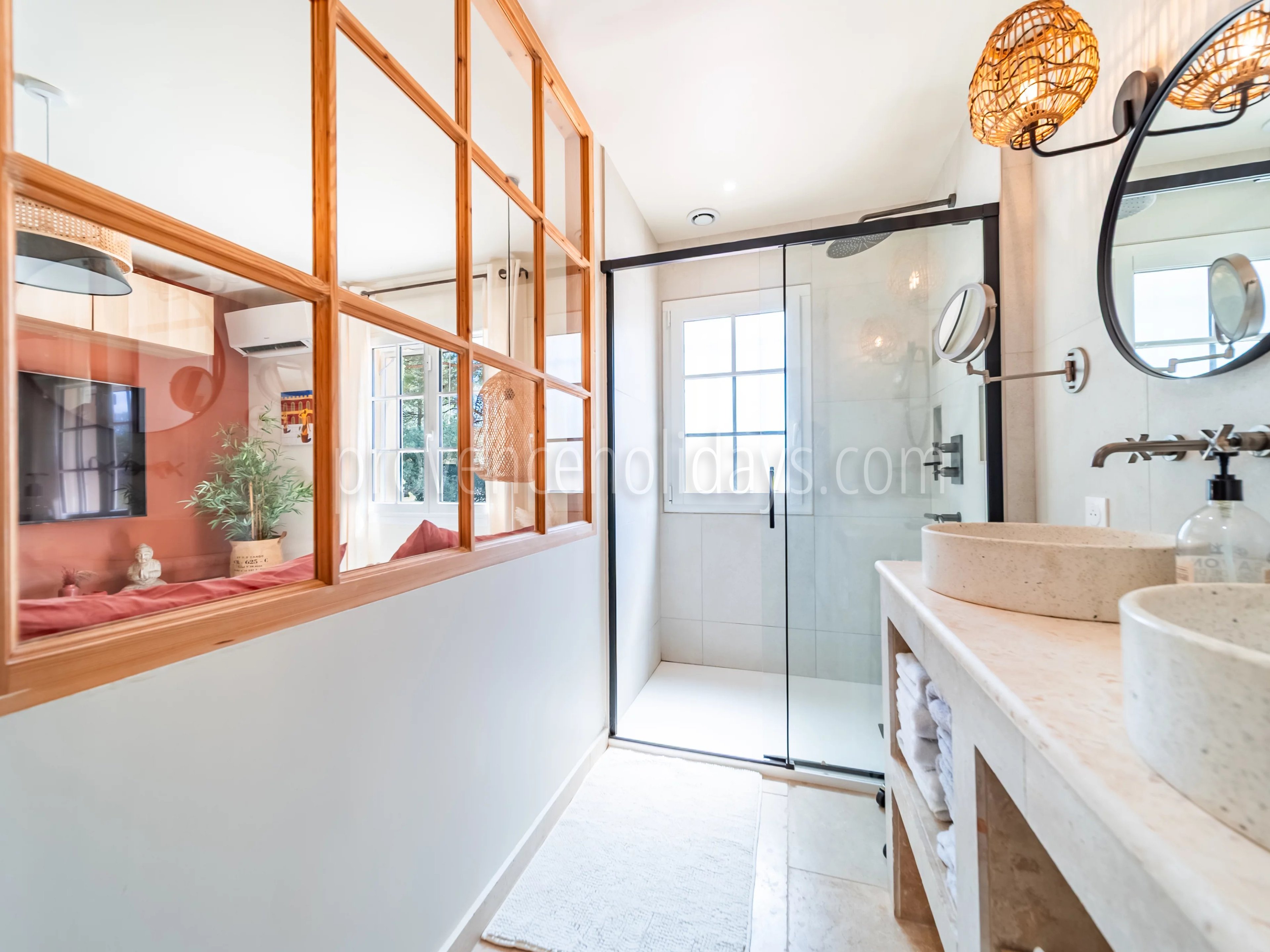 12 - Villa with outbuildings in Mouriès: Villa: Bathroom