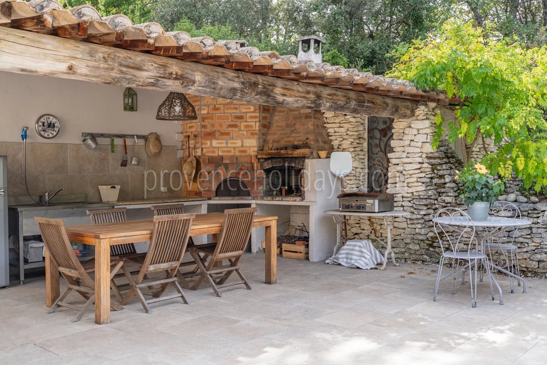 6 - Stone house in Ménerbes: Villa: Exterior