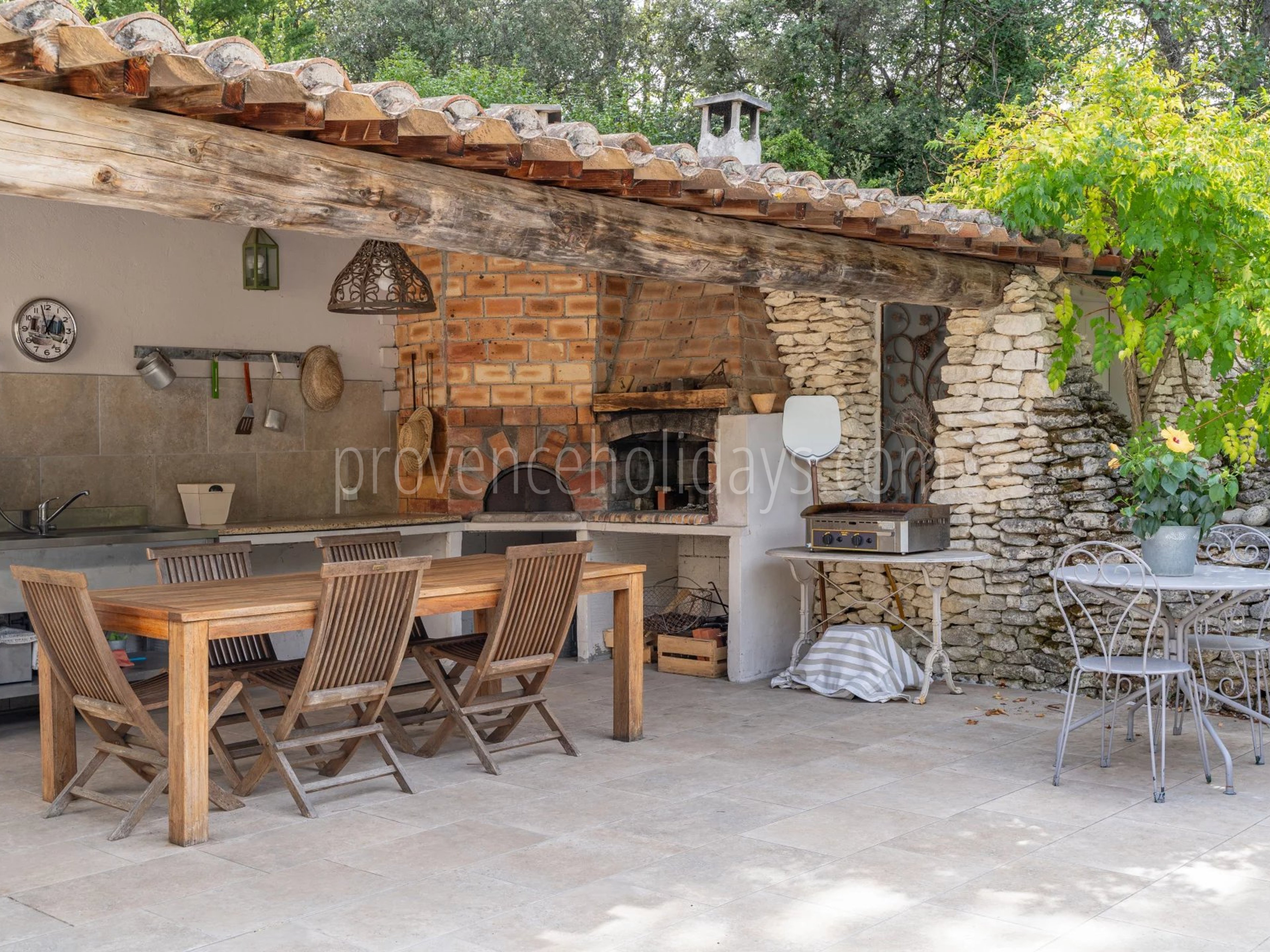 6 - Stone house in Ménerbes: Villa: Exterior