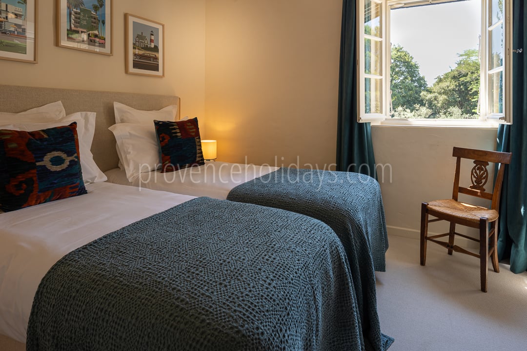 16 - Le Mas des Magnans: Villa: Bedroom