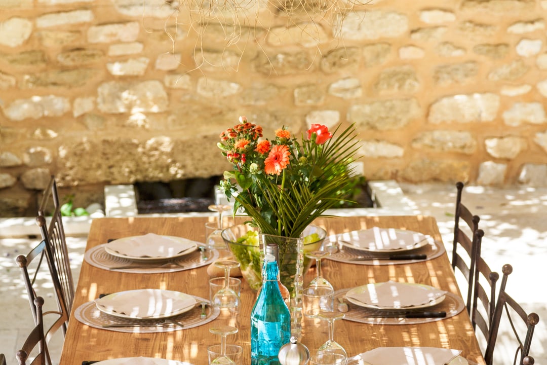 Family friendly Mas with view of the Luberon mountains 7 - Le Mas Chopin: Villa: Exterior