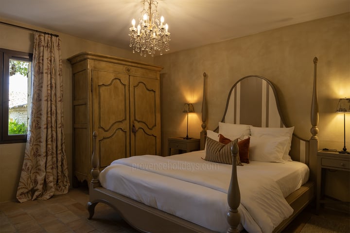 10 - Bastide Provençale: Villa: Bedroom