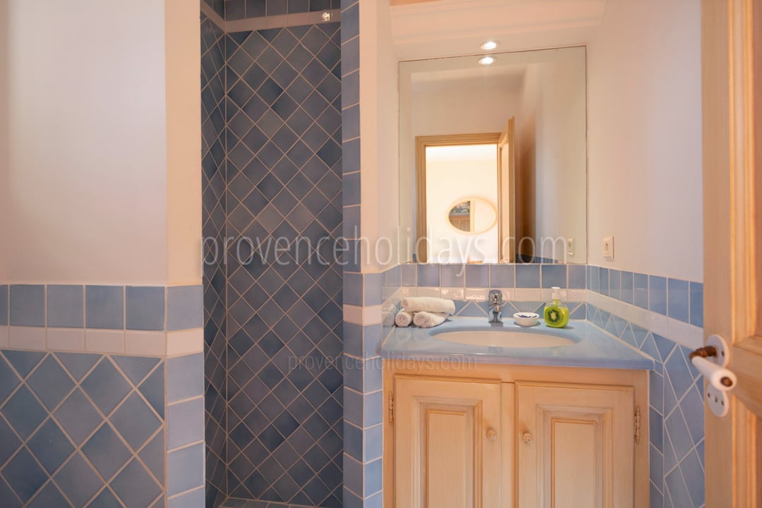 13 - Villa Loggia: Villa: Bathroom