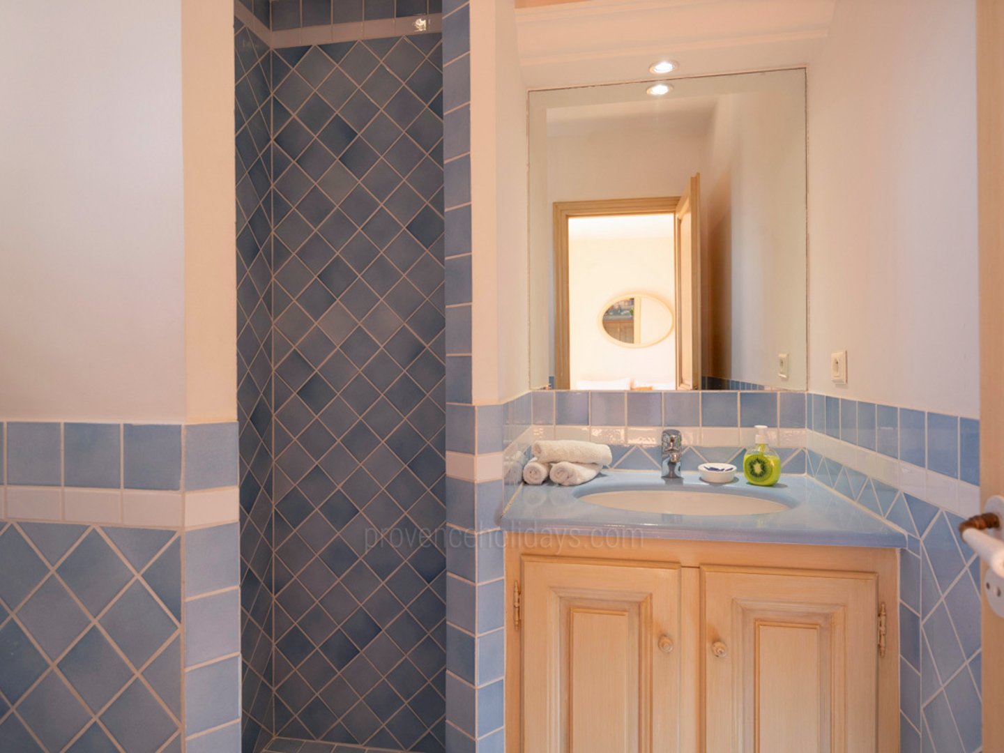 13 - Villa Loggia: Villa: Bathroom