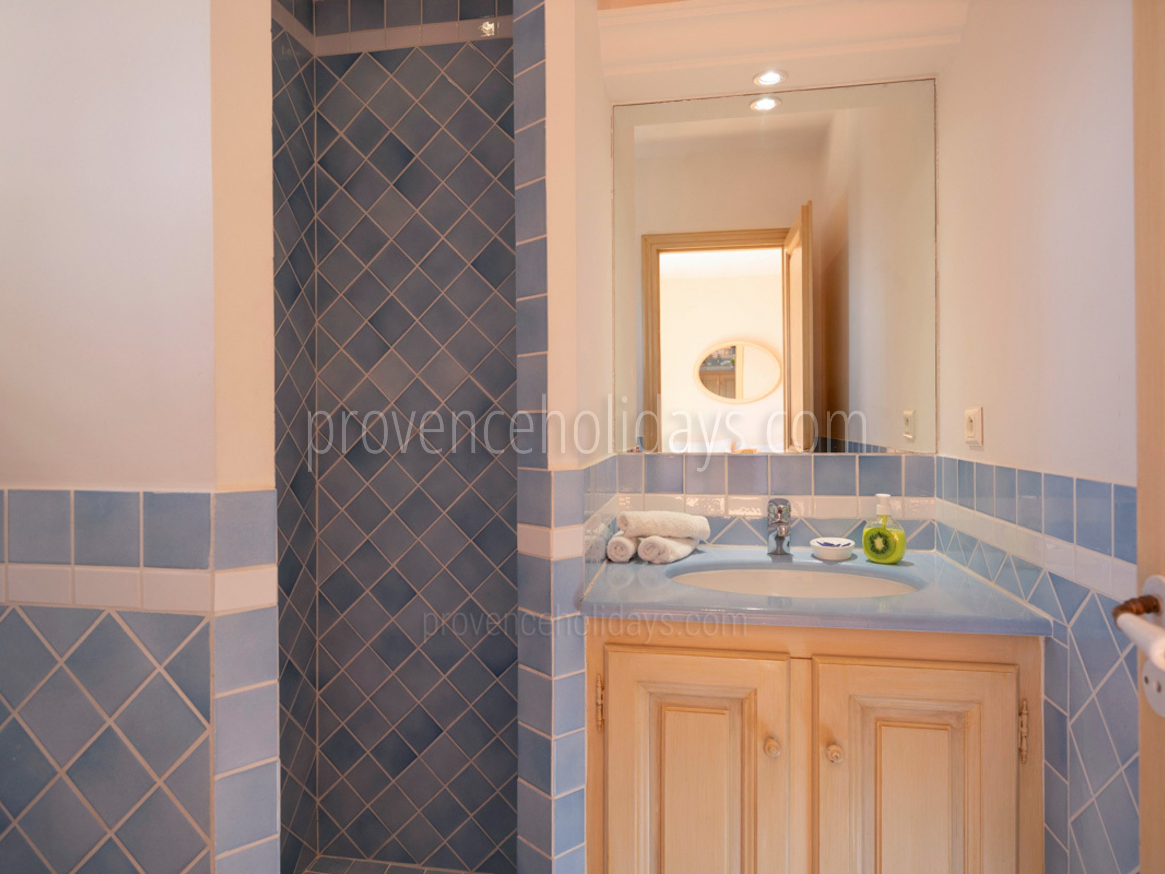 13 - Villa Loggia: Villa: Bathroom