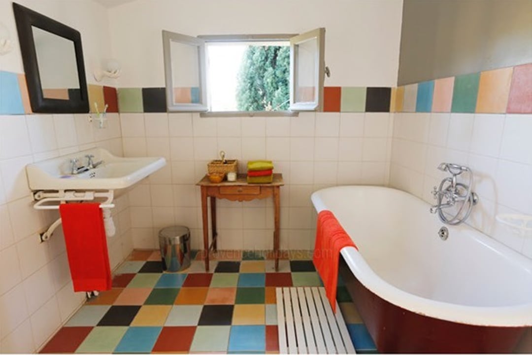 26 - Mas de Charla: Villa: Bathroom