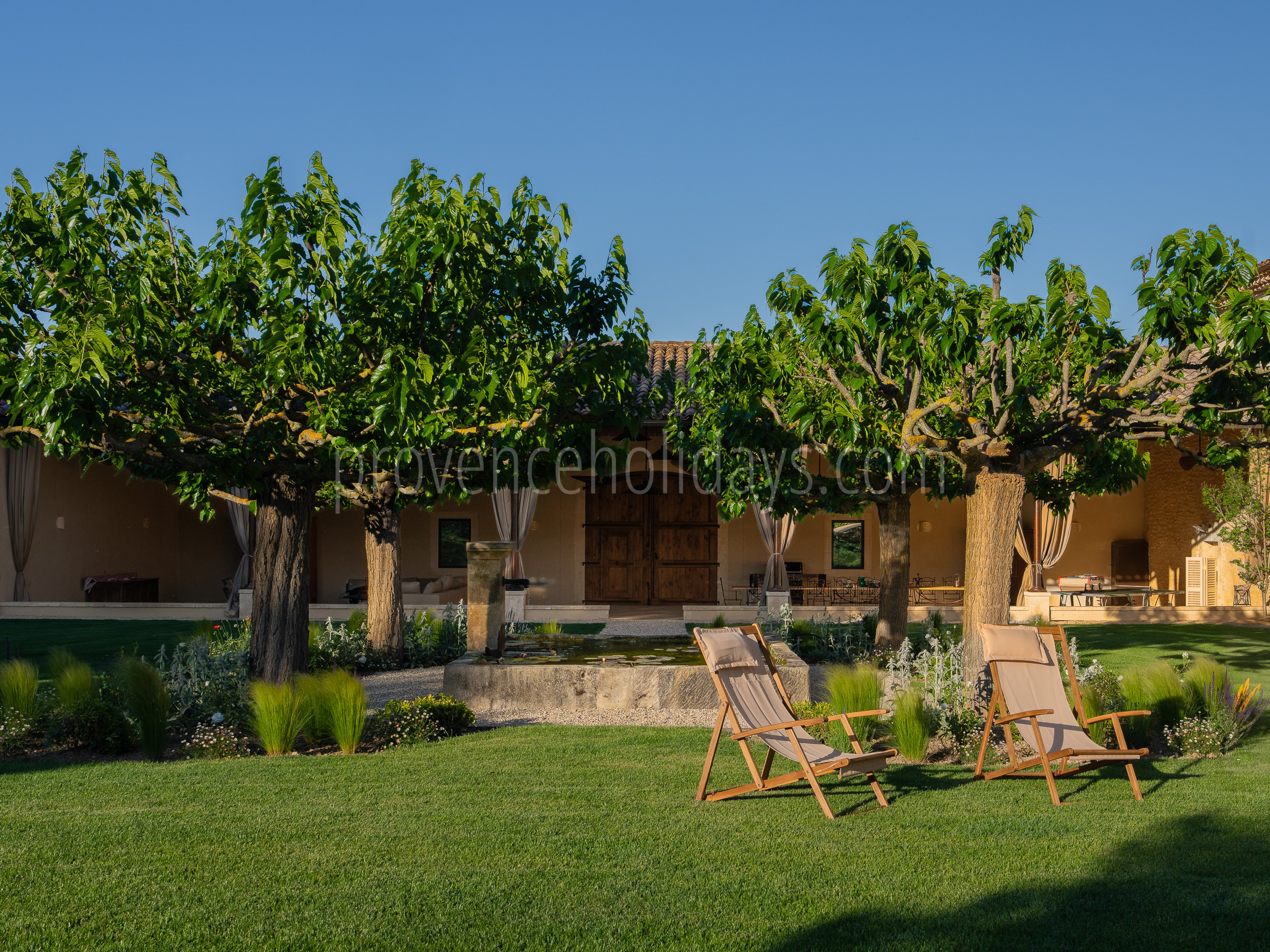 117 - Mas des Cascades: Villa: Exterior