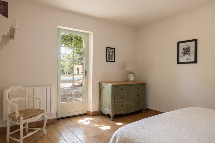 10 - Mas des Lavandins: Villa: Bedroom