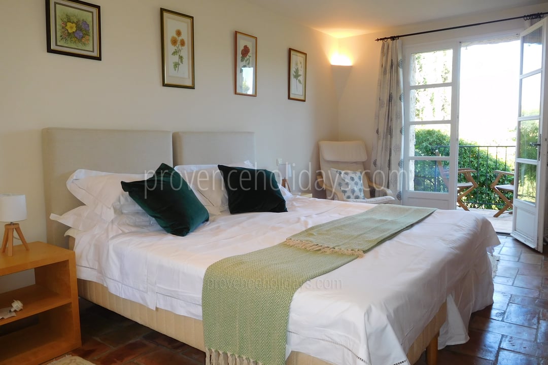 8 - Mas Lorgues: Villa: Bedroom
