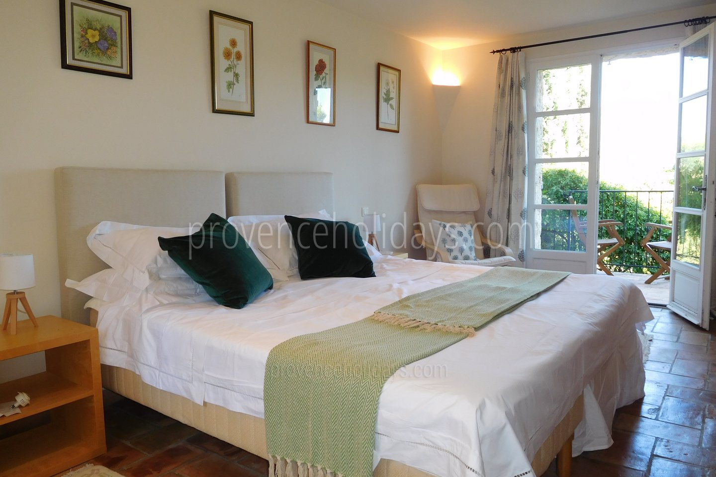 8 - Mas Lorgues: Villa: Bedroom