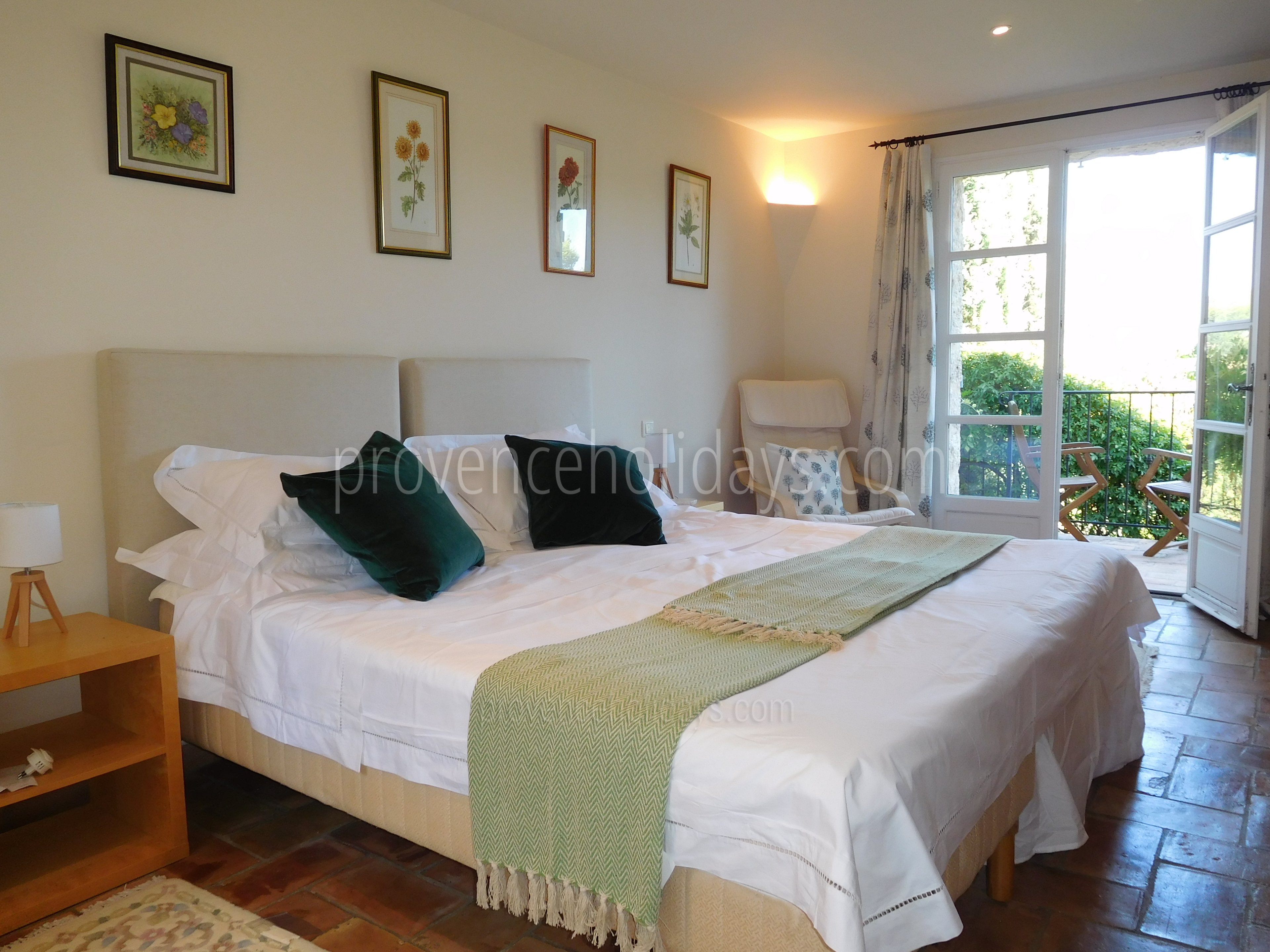 8 - Mas Lorgues: Villa: Bedroom