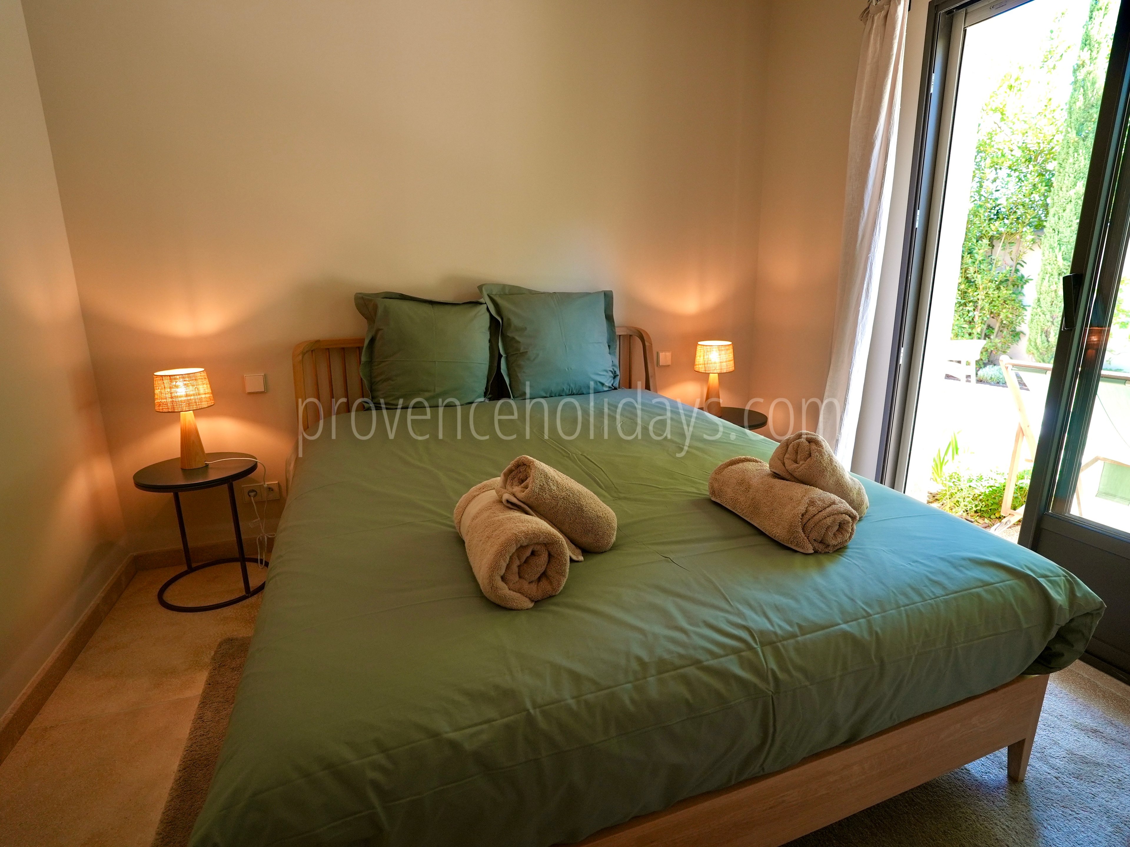 41 - La Saint-Rémoise: Villa: Bedroom 1