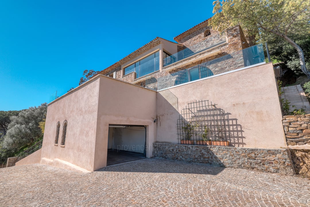 39 - Villa Blue Roc: Villa: Exterior
