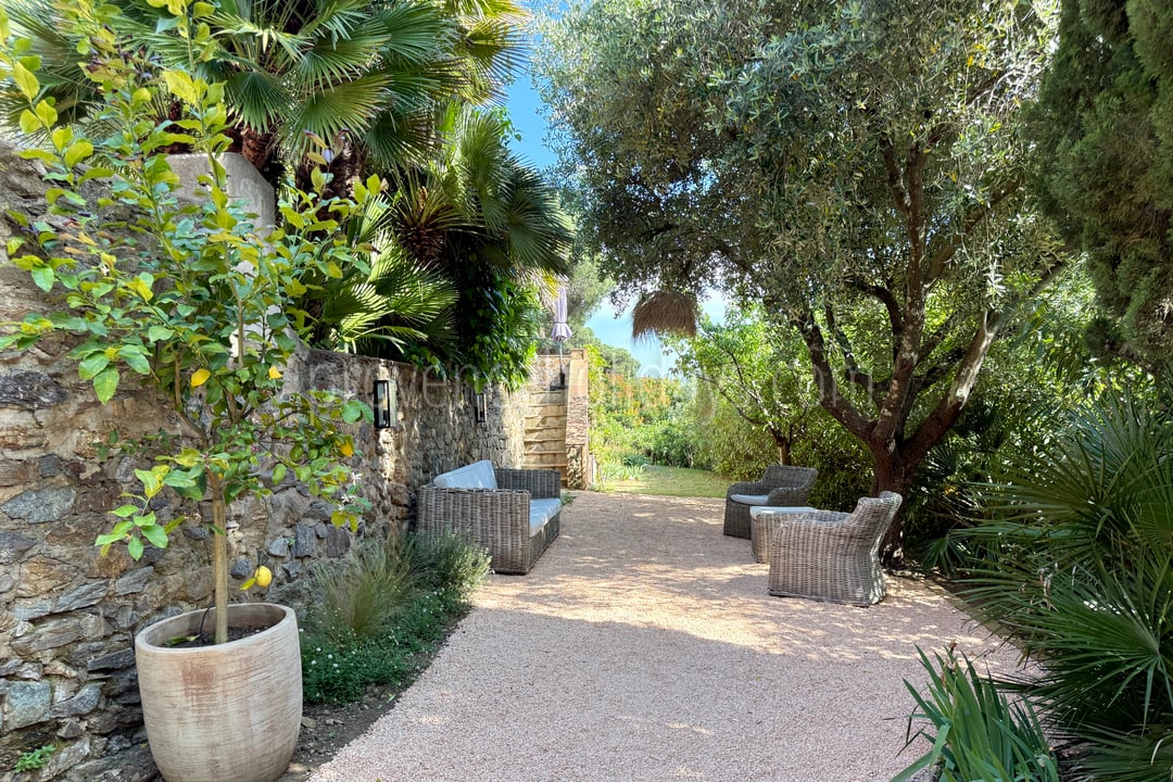33 - Bastide Shalimar: Villa: Exterior