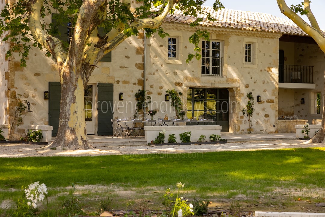 19 - Bastide Mouriès: Villa: Exterior