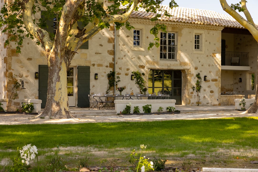 18 - Bastide Mouriès: Villa: Exterior