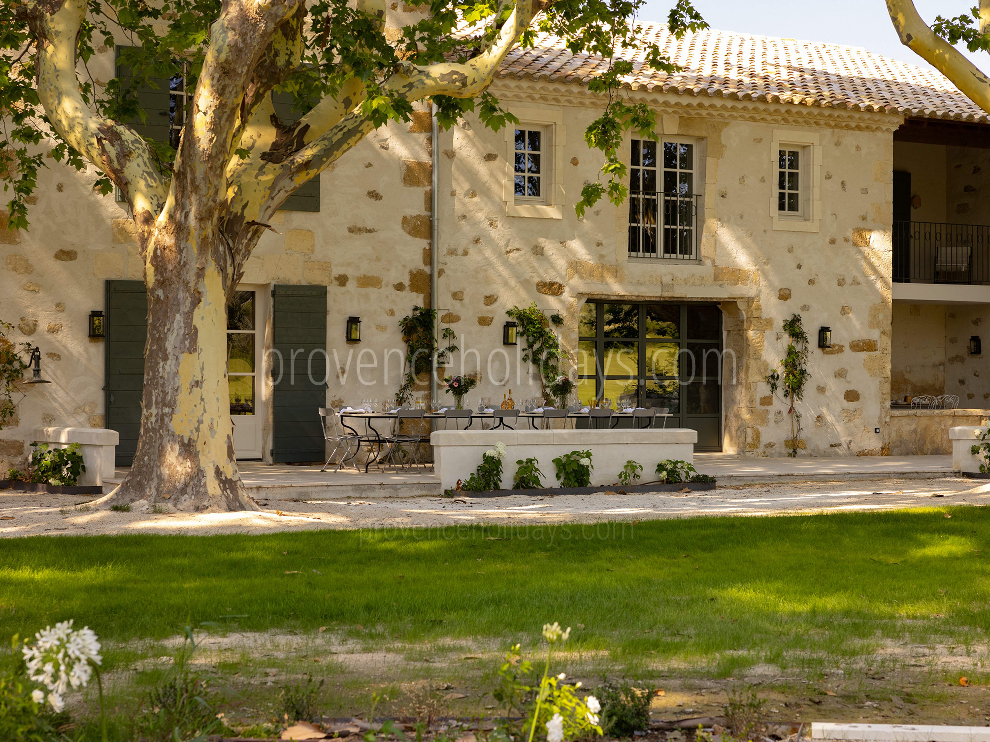 19 - Bastide Mouriès: Villa: Exterior