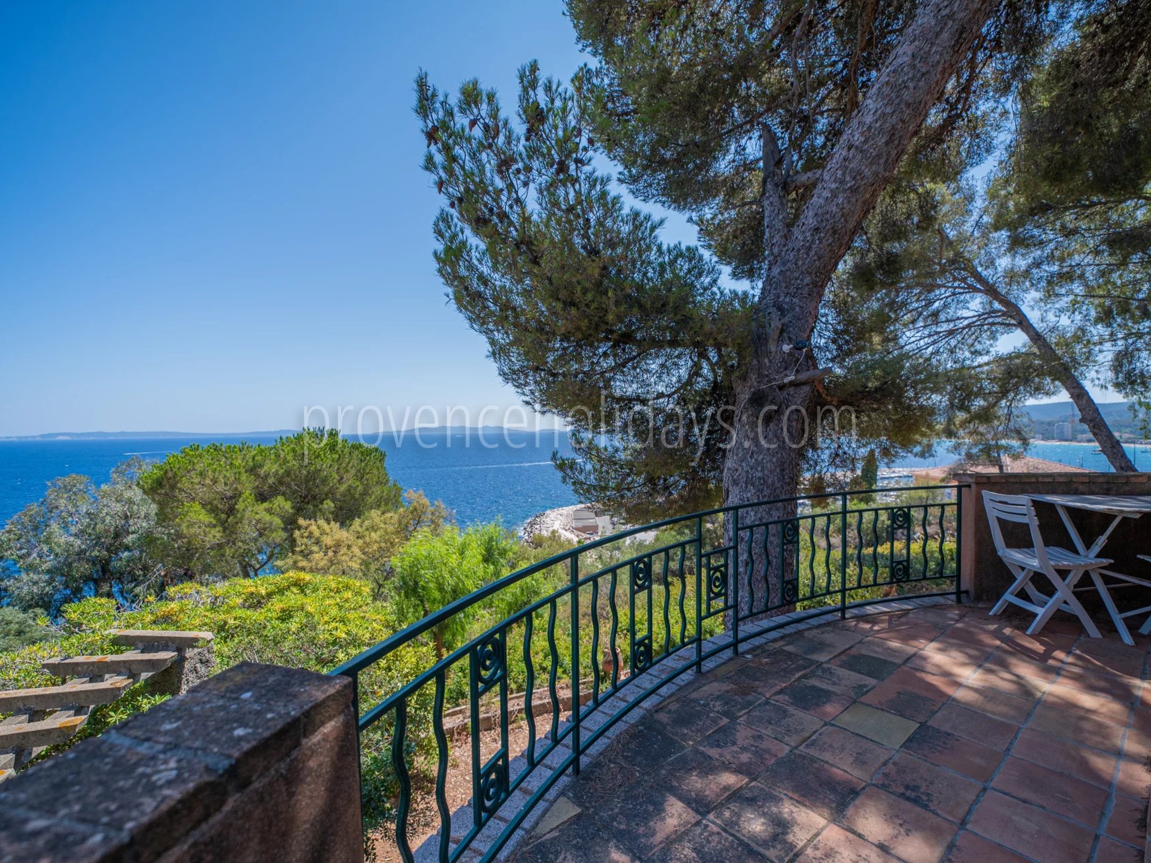 12 - Villa to renovate in Lavandou: Villa: Exterior