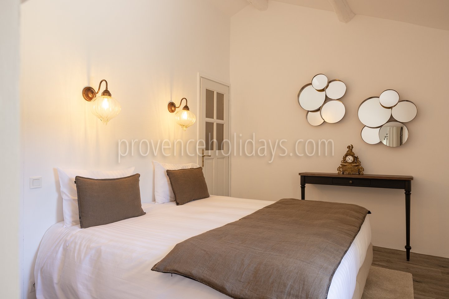 39 - Mas du Carlet: Villa: Bedroom