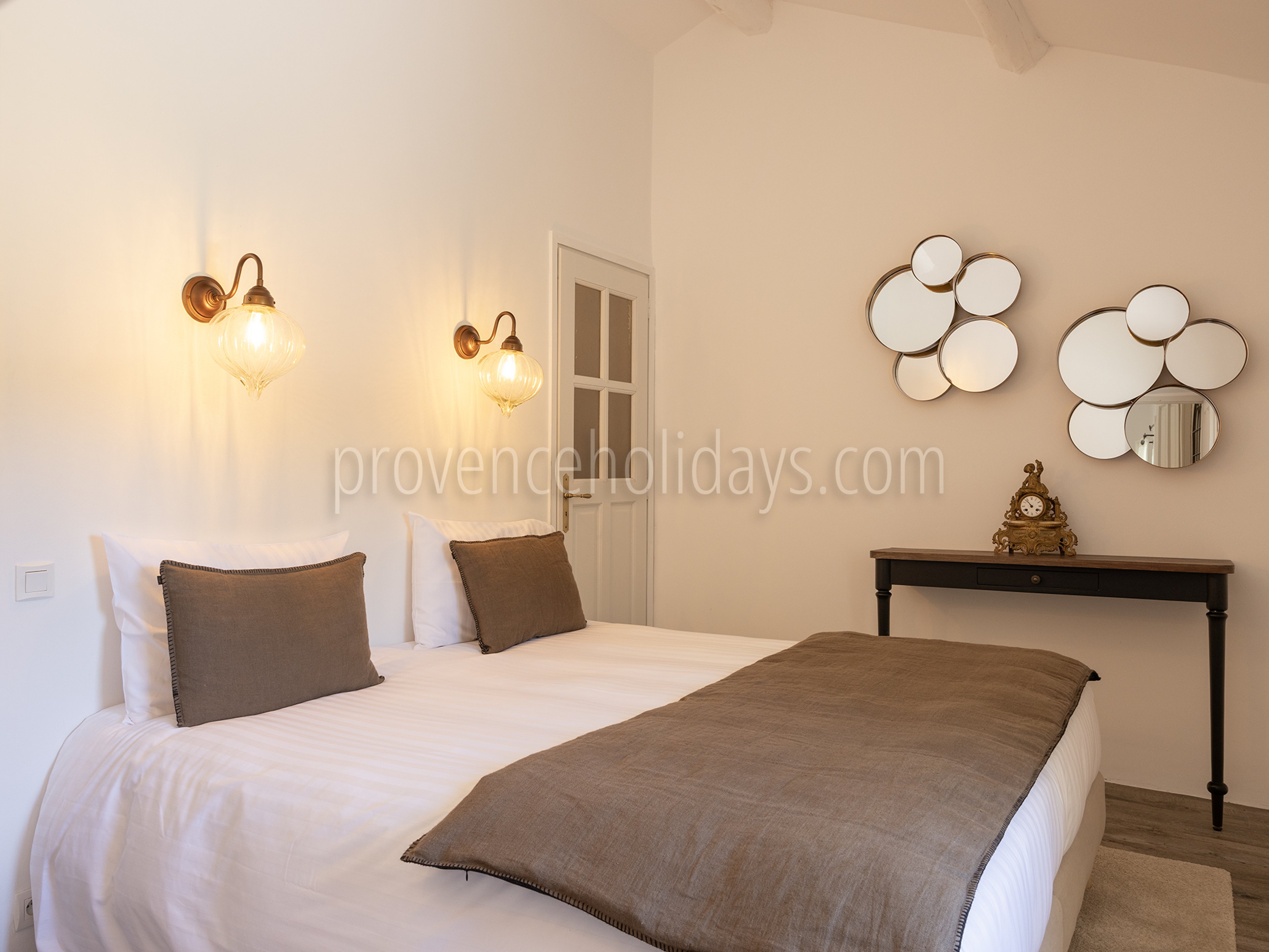 39 - Mas du Carlet: Villa: Bedroom