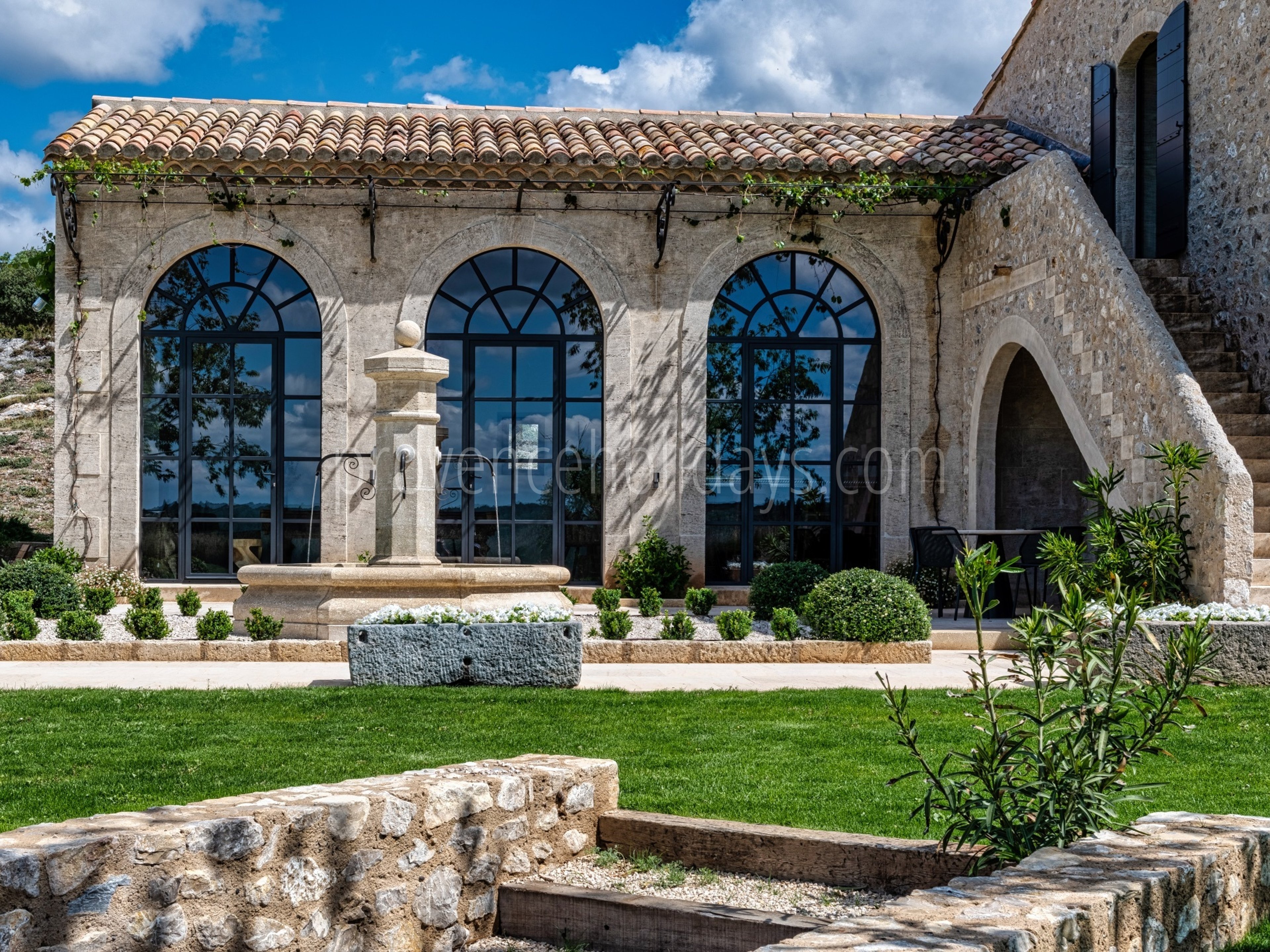 10 - Mas de Pierre: Villa: Exterior