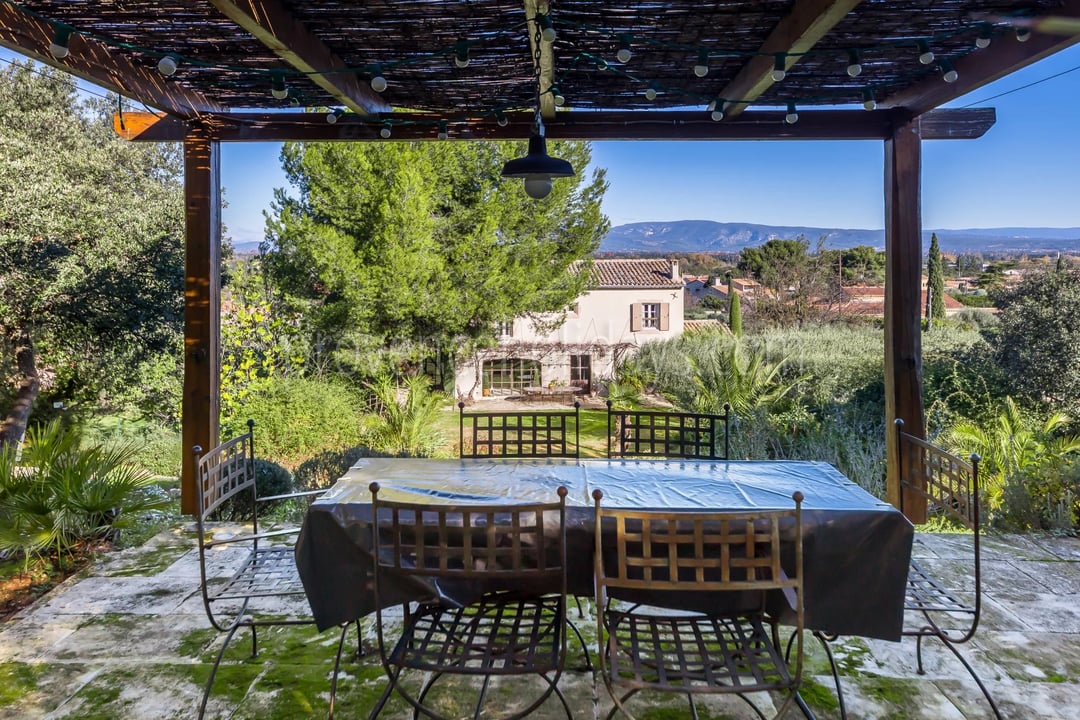 2 - Stone bastide in Cavaillon: Villa: Exterior