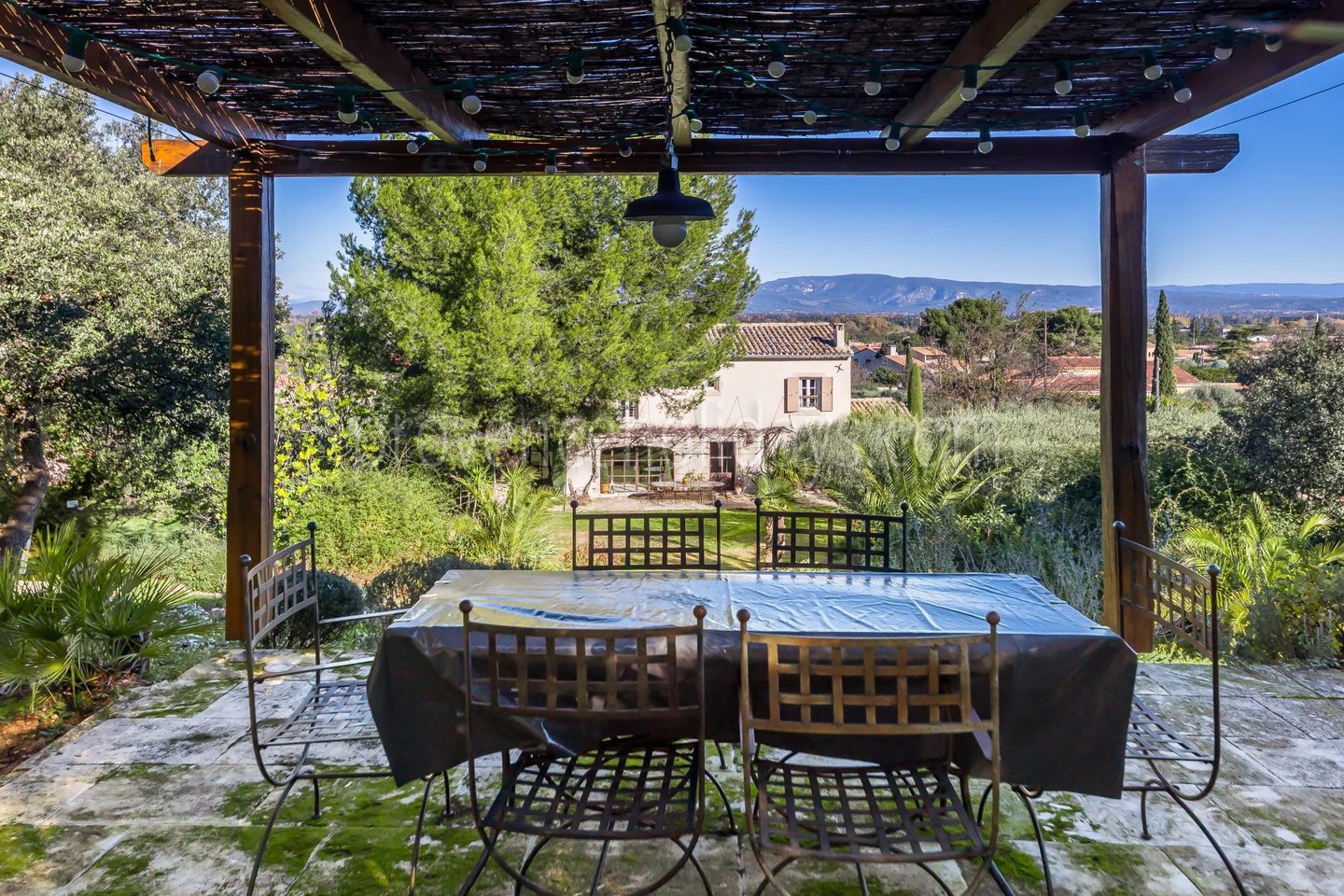 2 - Stone bastide in Cavaillon: Villa: Exterior