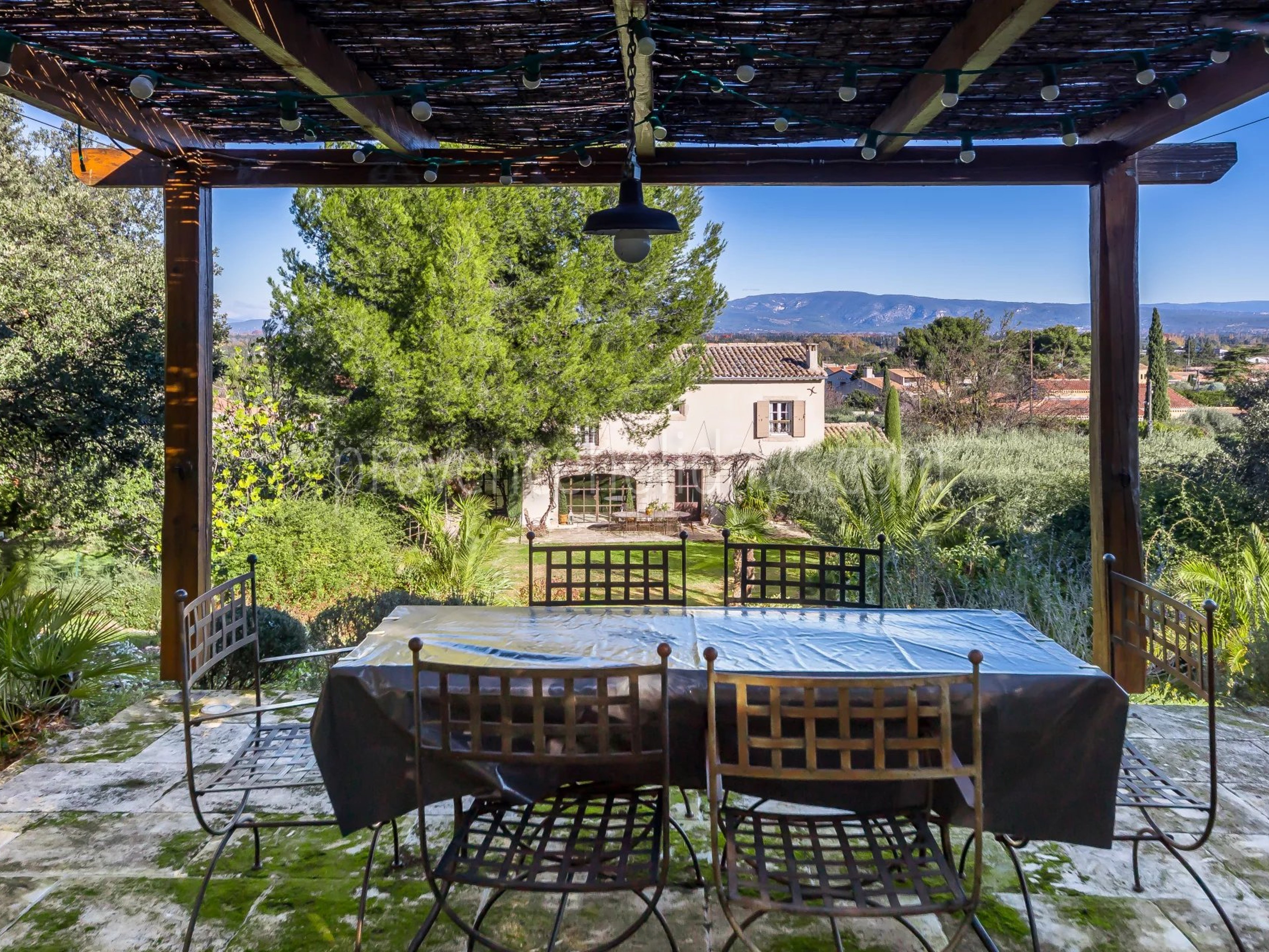 2 - Stone bastide in Cavaillon: Villa: Exterior