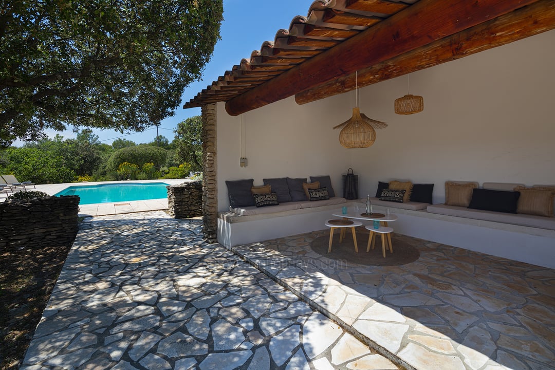 23 - Mas de Gordes: Villa: Exterior