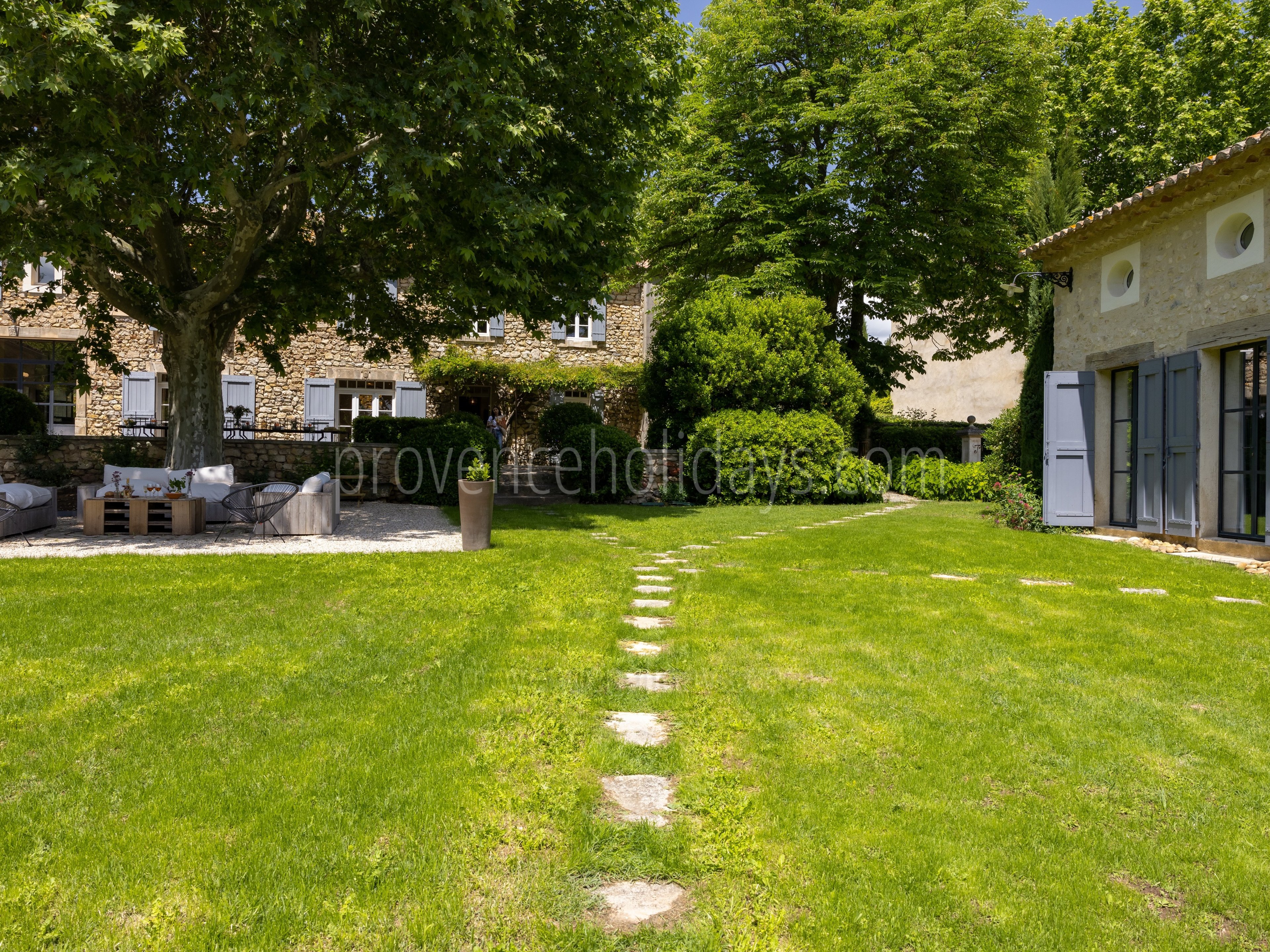 26 - Bastide de Goult: Villa: Exterior