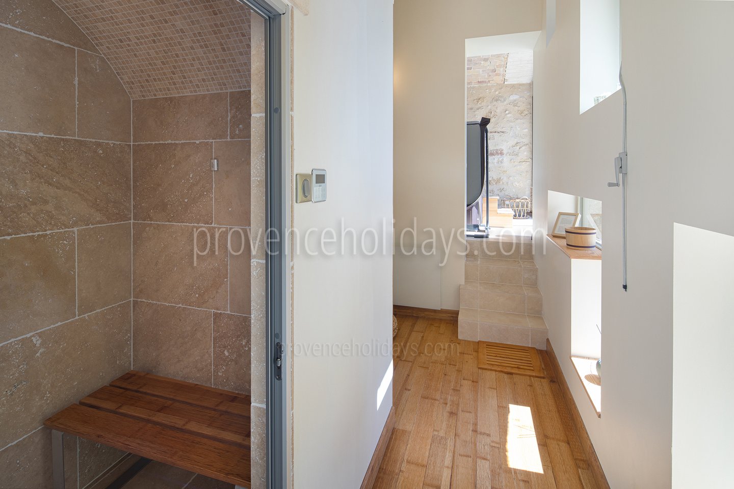 27 - Mas Robion: Villa: Bathroom