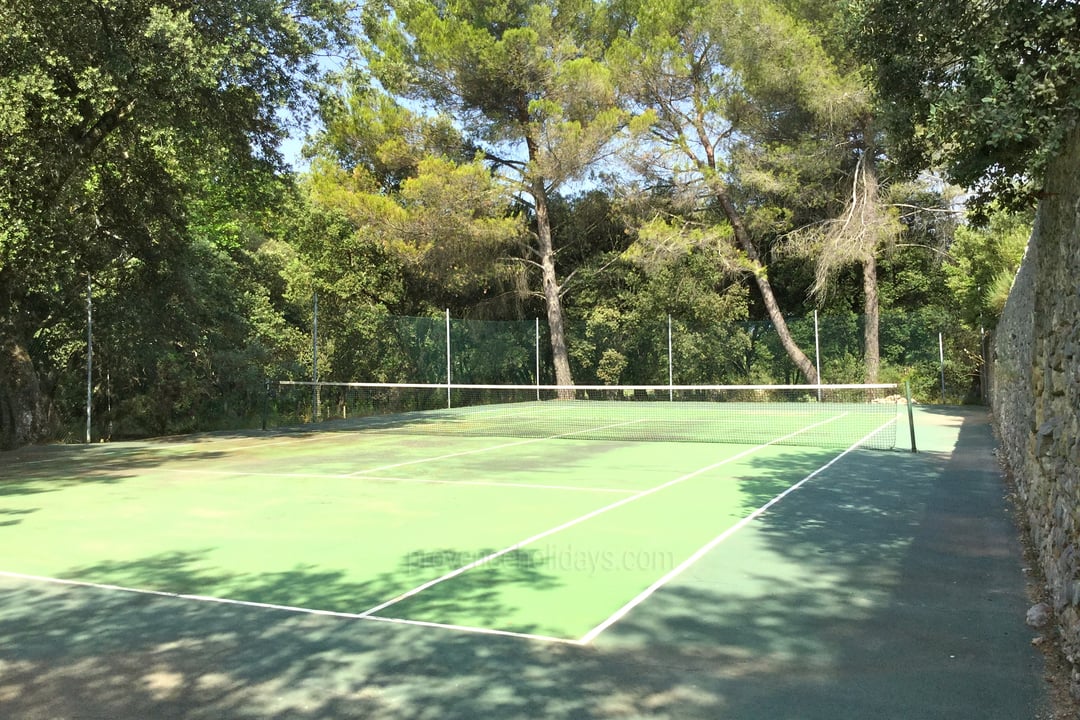 3 - Bastide du Luberon: Villa: Exterior
