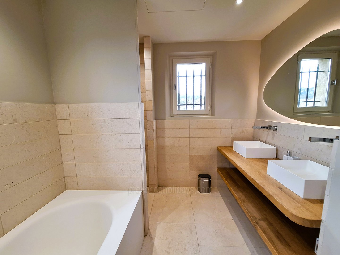 28 - Villa Aubanel: Villa: Bathroom