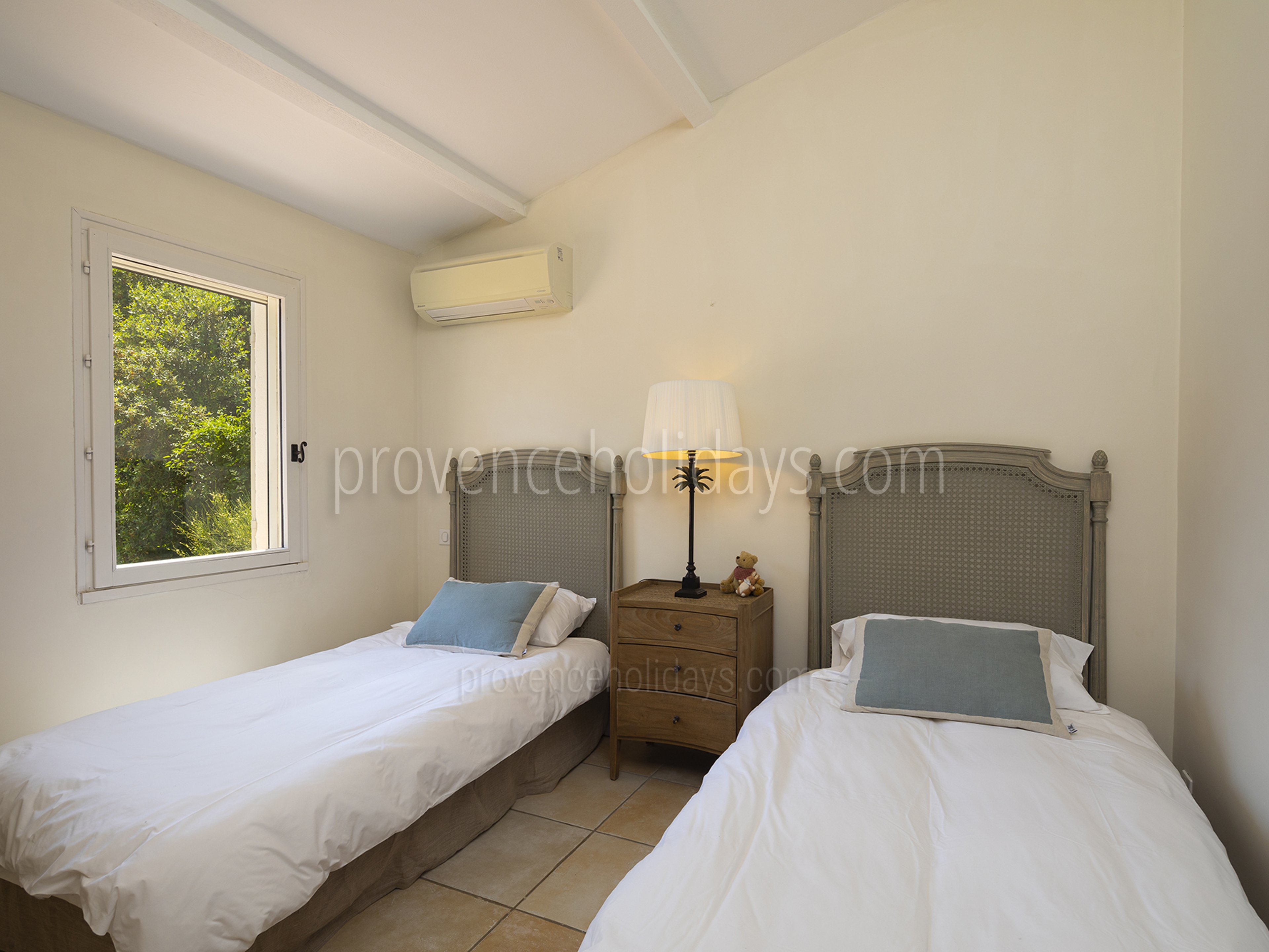 23 - Maison de la Colline: Villa: Interior