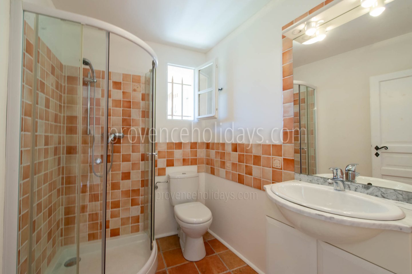 8 - Villa Valombreuse: Villa: Bathroom