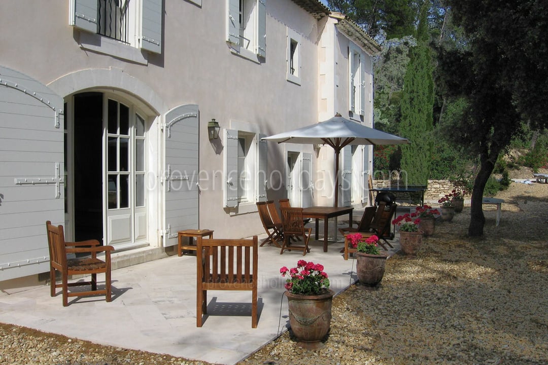 8 - Le Mas des Roses: Villa: Exterior