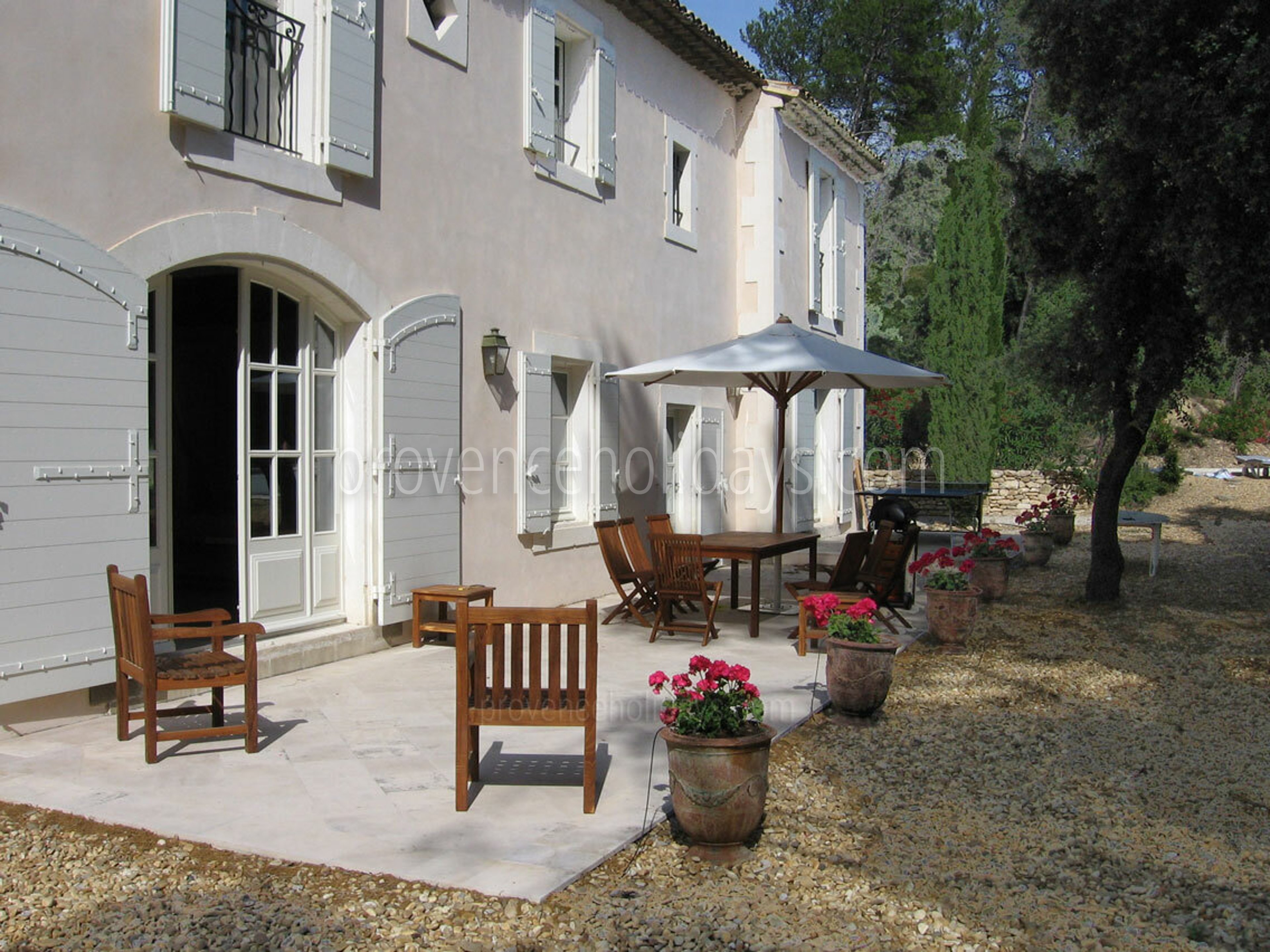 8 - Le Mas des Roses: Villa: Exterior
