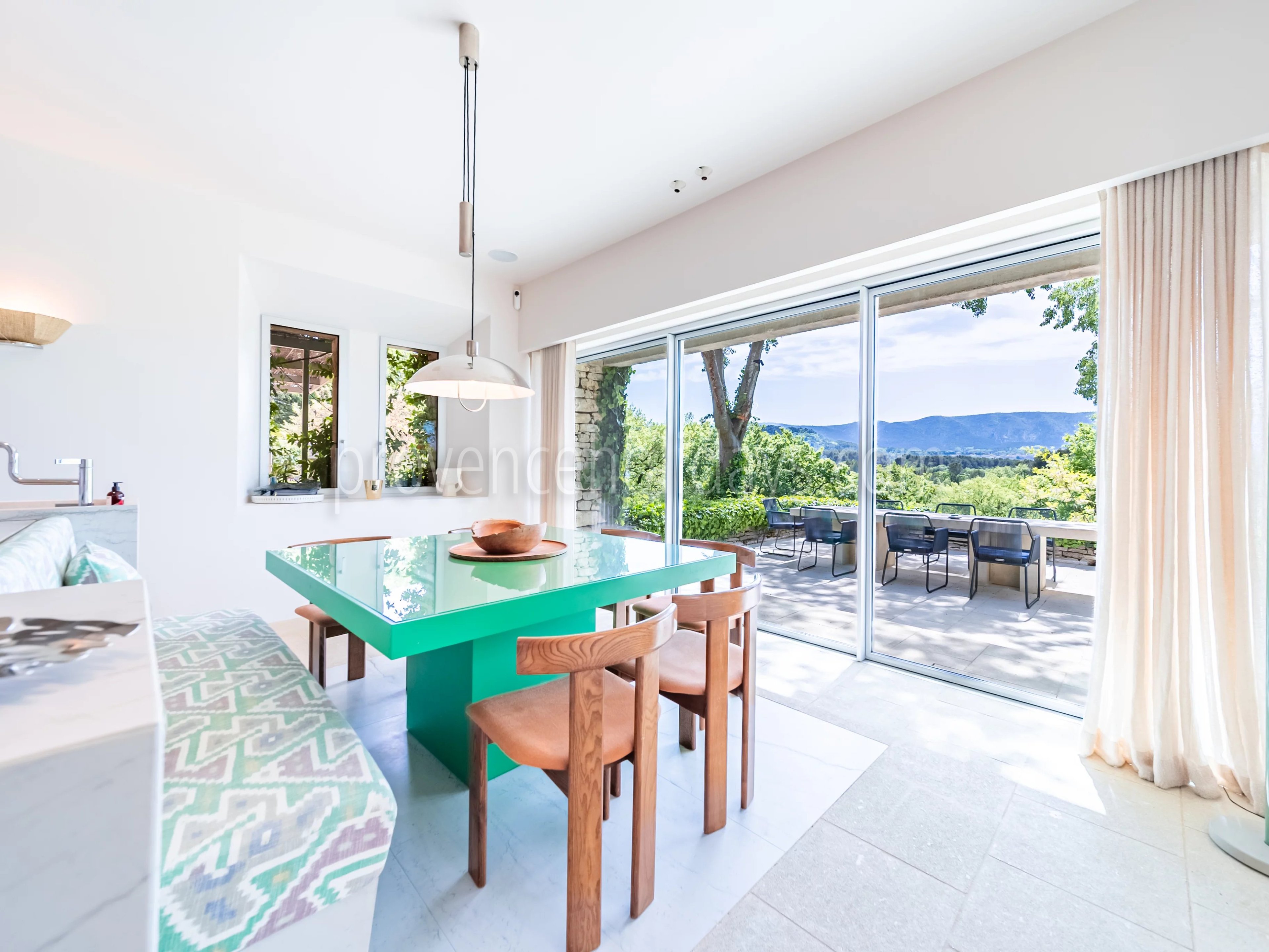 6 - Stone Property in Ménerbes: Villa: Interior