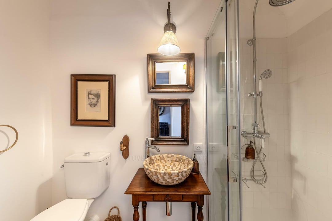 13 - Maison Rochevieille: Villa: Bathroom