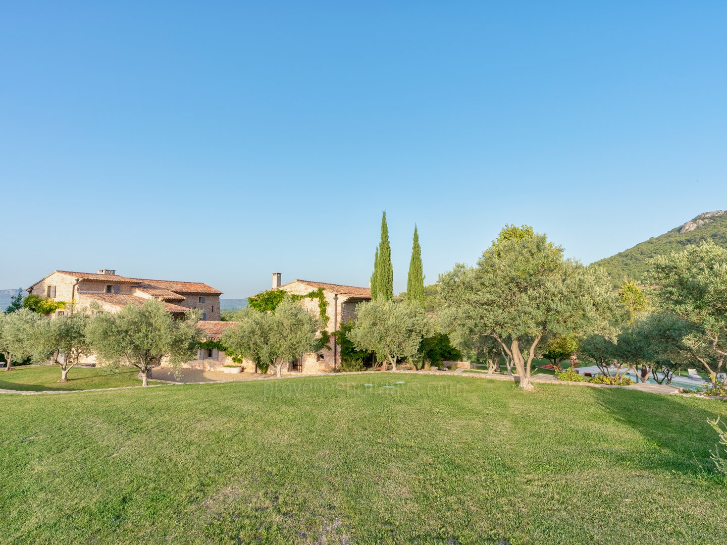 9 - Domaine de la Sainte Victoire: Villa: Exterior