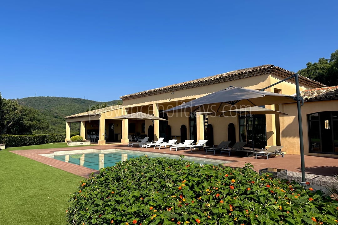 -5 - Villa Elina: Villa: Exterior