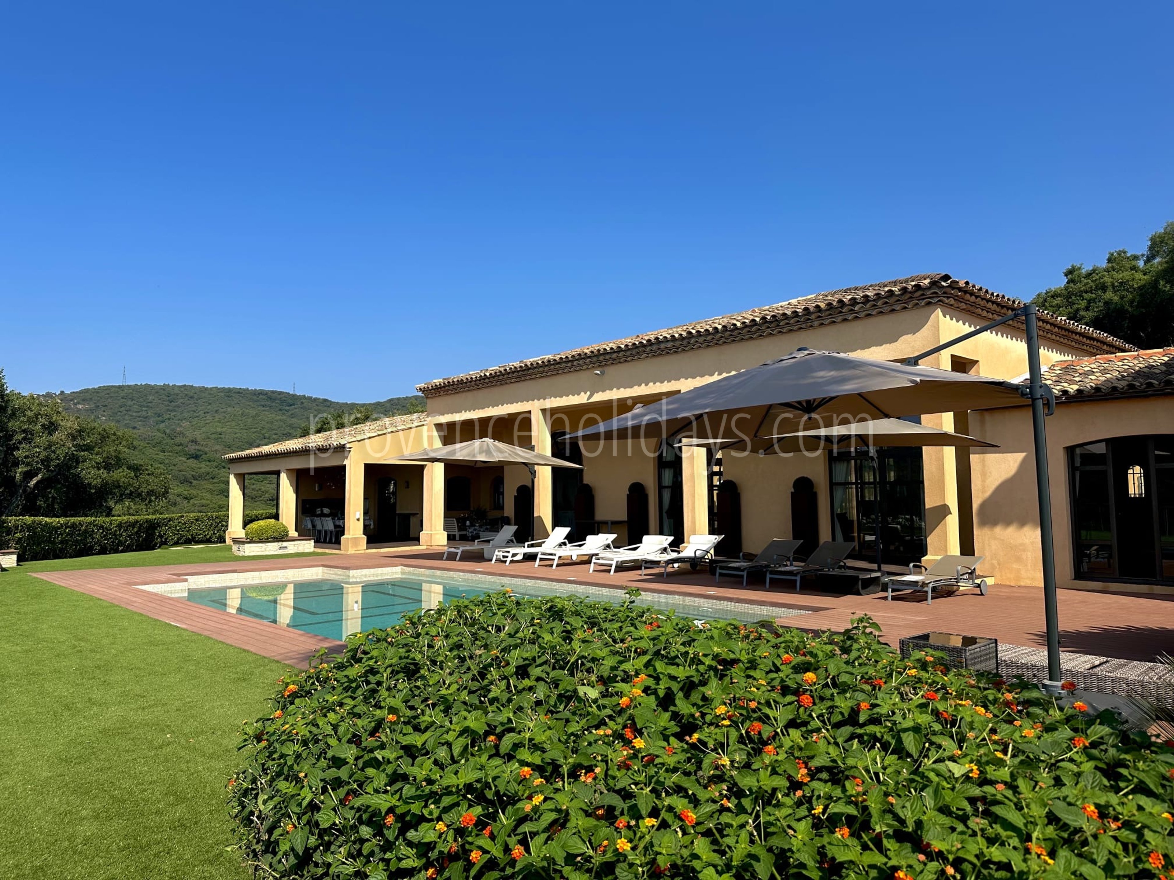 -5 - Villa Elina: Villa: Exterior