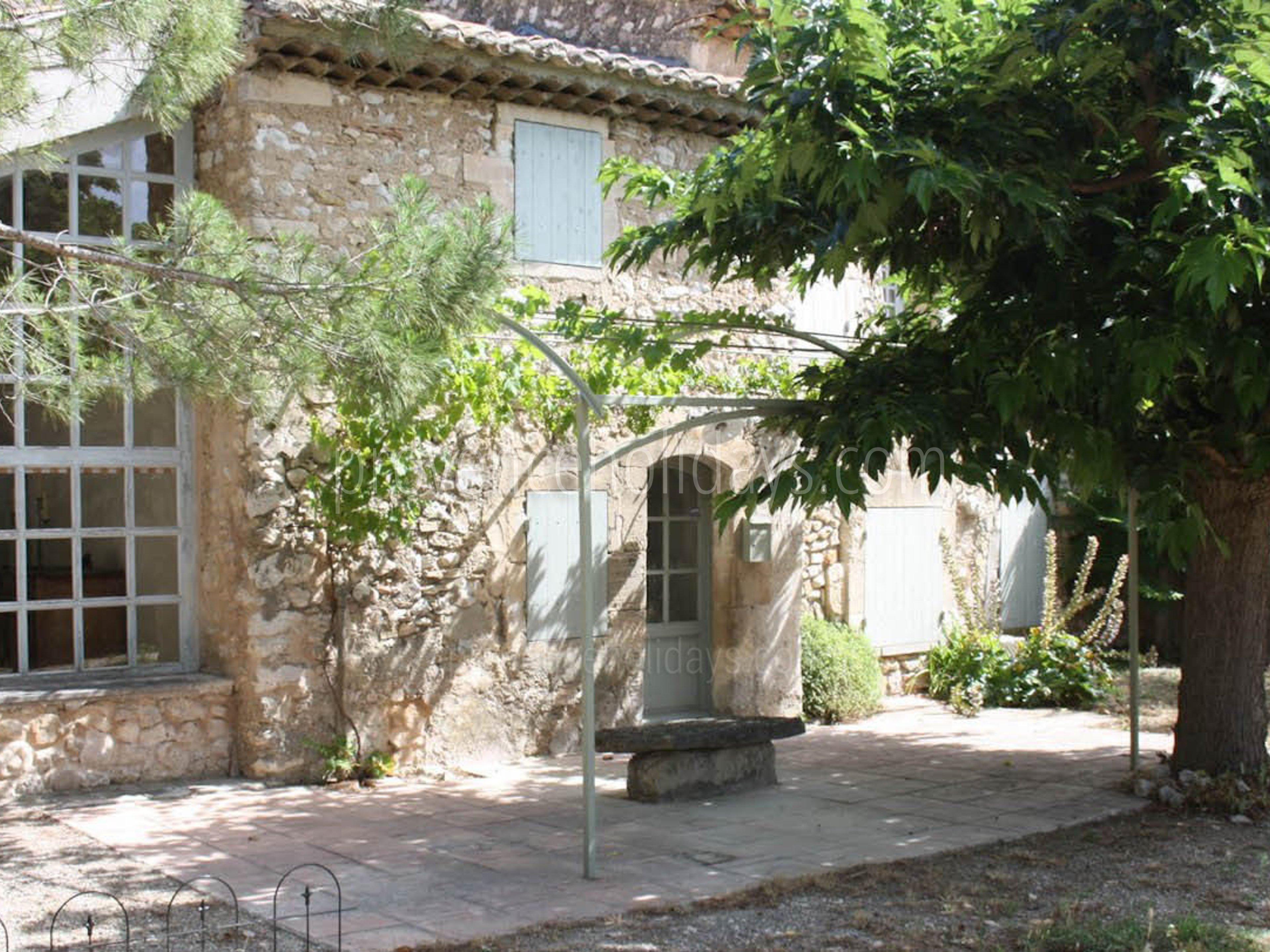 4 - Mas Art et Soleil: Villa: Exterior