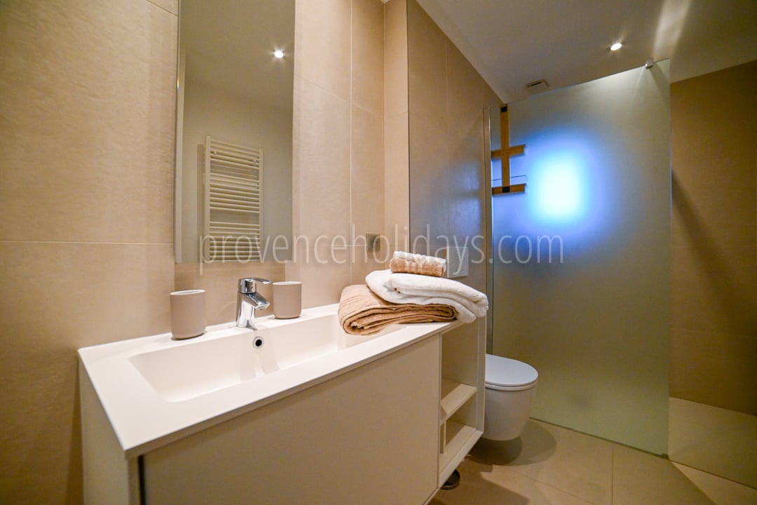 46 - Mas de la Source: Villa: Bathroom 2