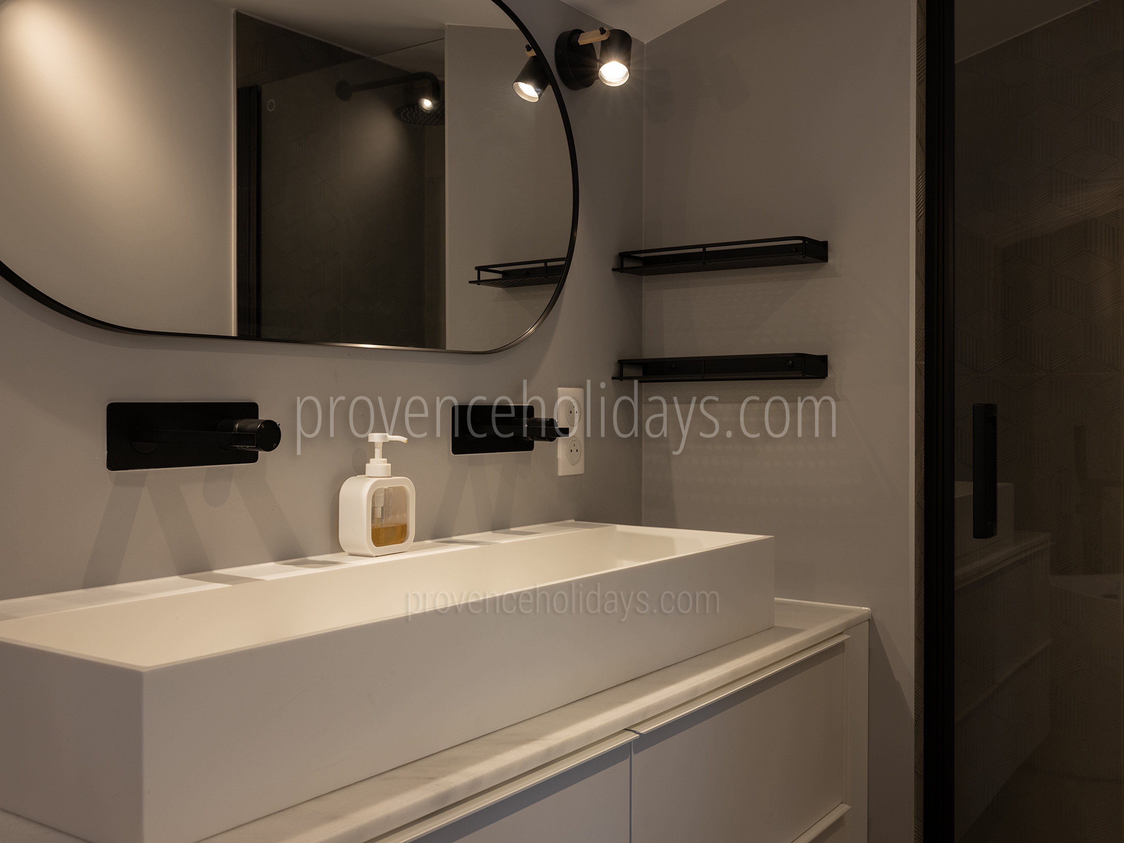 30 - Mas de Giulia: Villa: Bathroom