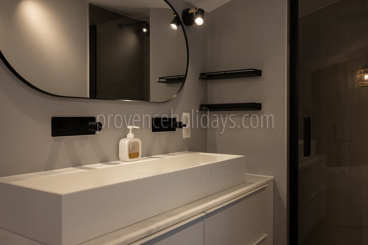 30 - Mas de Giulia: Villa: Bathroom