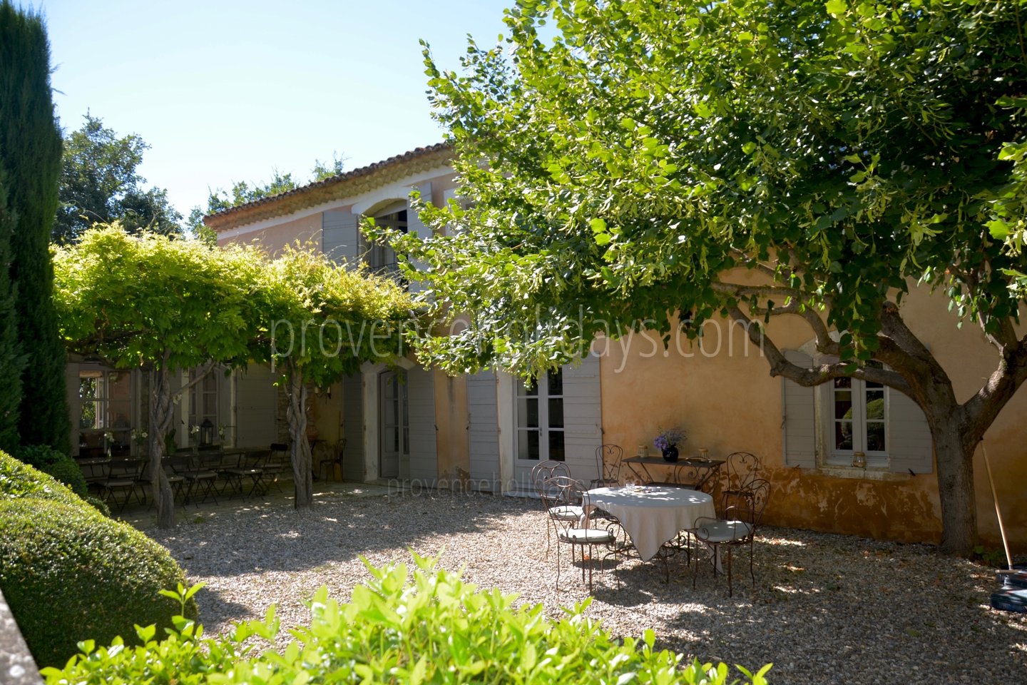 14 - Mas Goult: Villa: Exterior