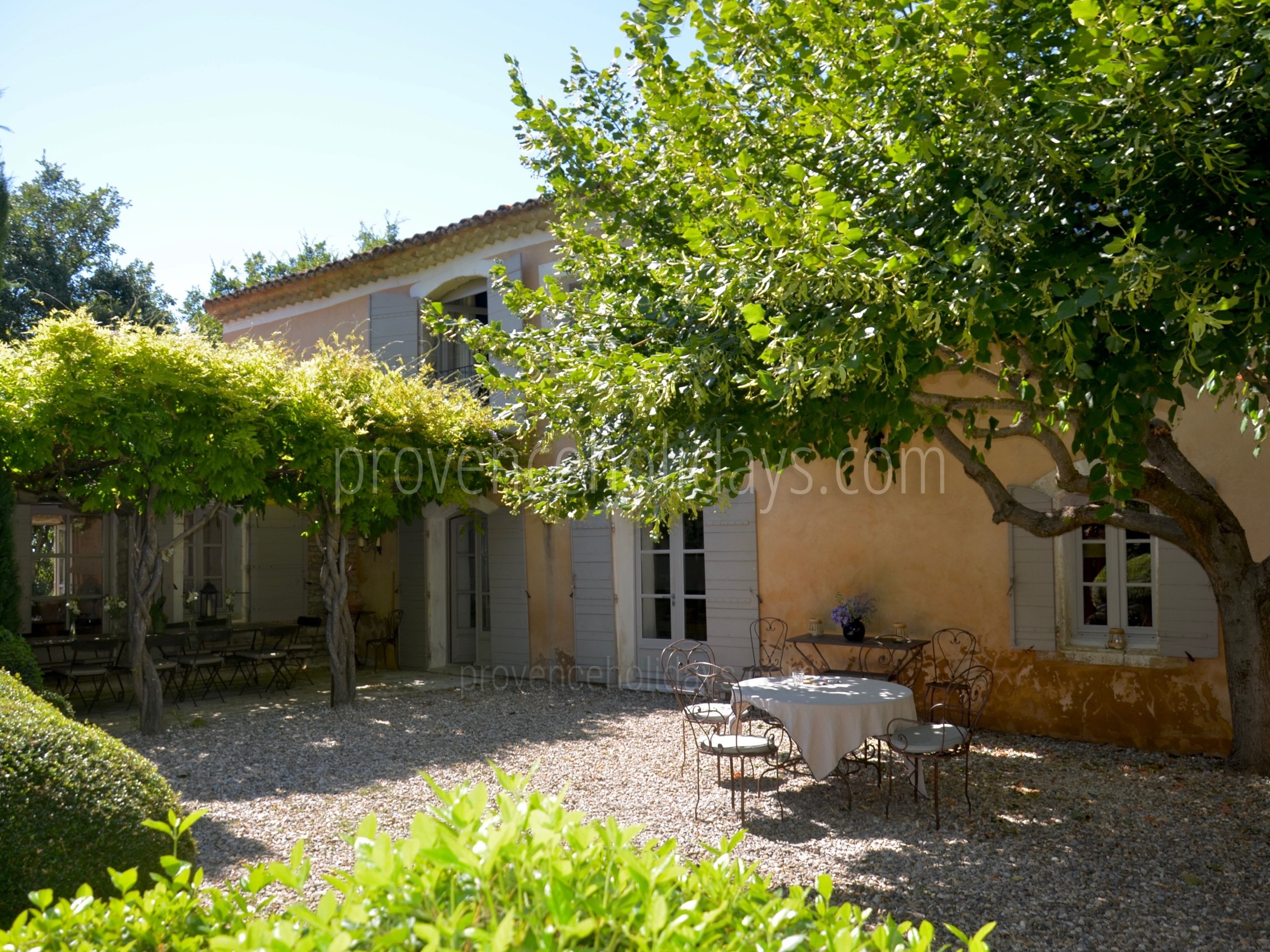 14 - Mas Goult: Villa: Exterior