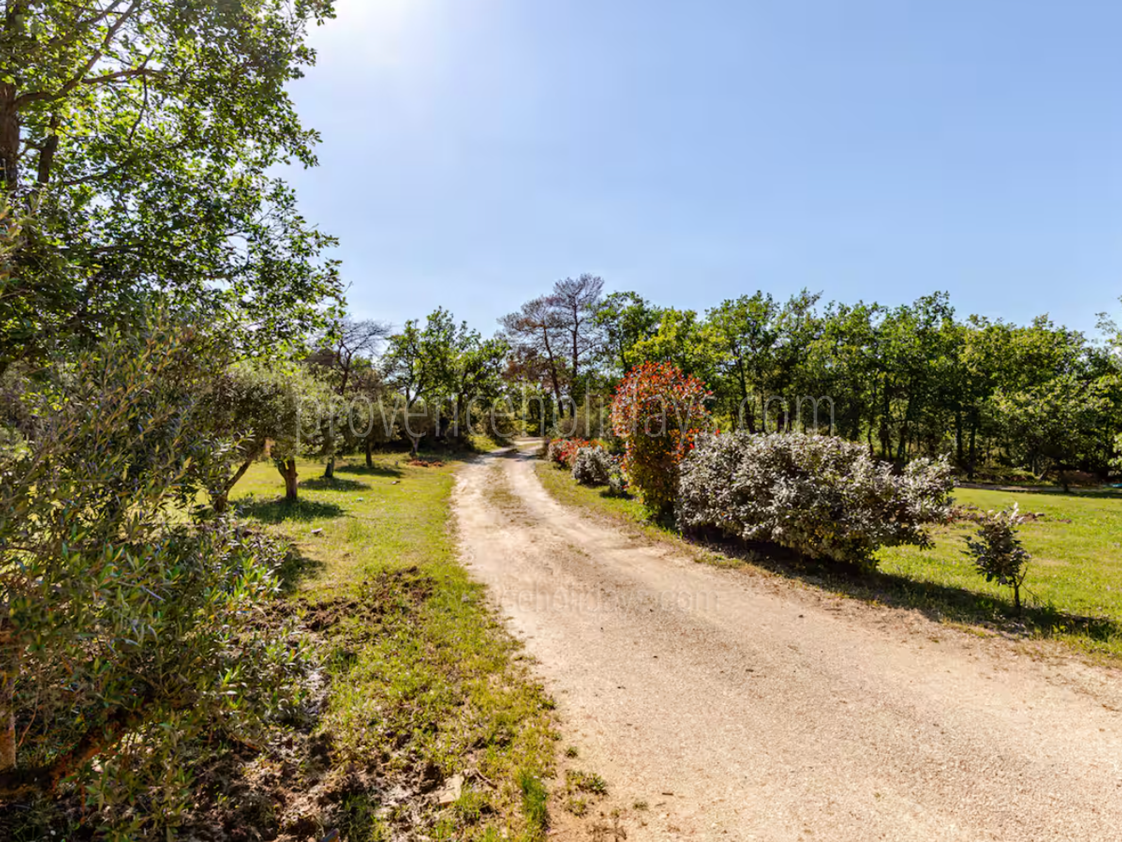 47 - Les Vues du Luberon: Villa: Exterior